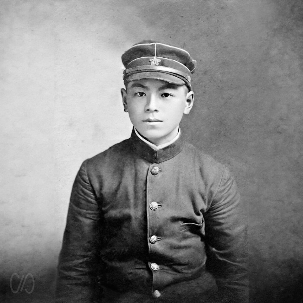 foto antigua de joven vestido de militar