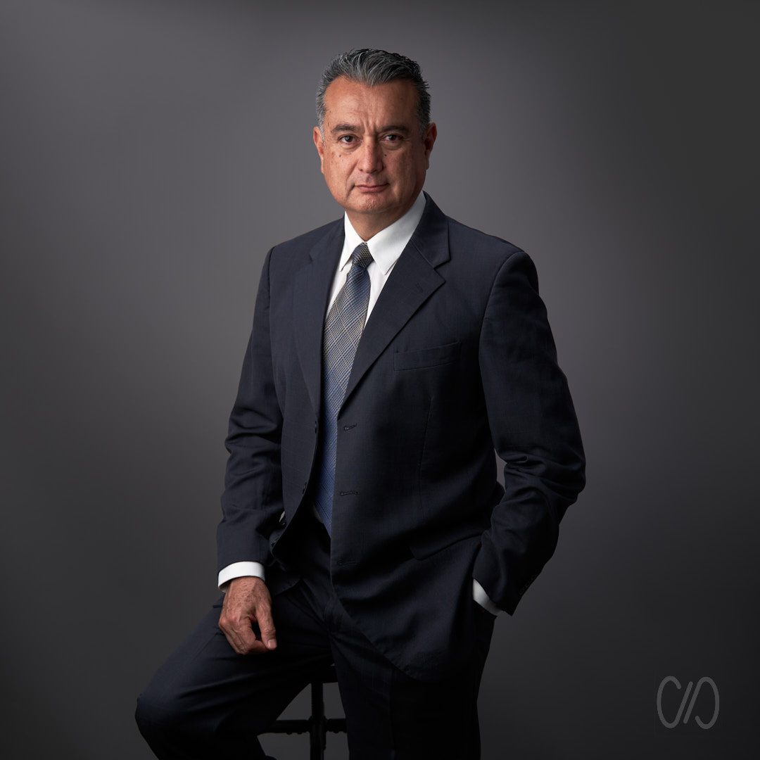Ejecutivo en Sesión Fotográfica Corporativa en tu Oficina